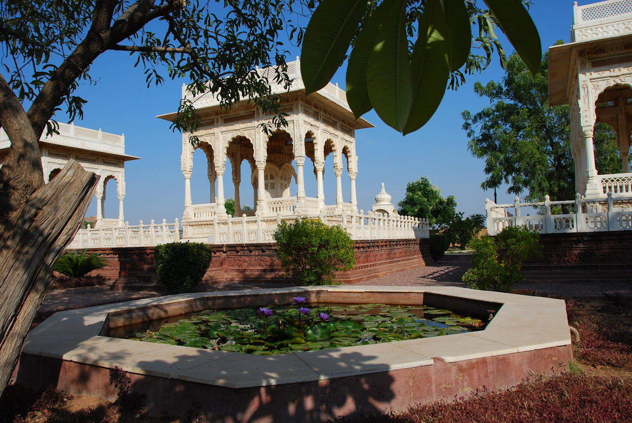 Jodhpur 14.11.2014: Jaswant Thada, cenotaphs of the Maharanis next to the main memorial.