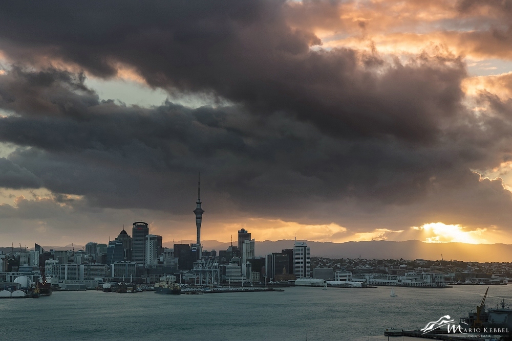 North Island: Sonnenuntergang über Auckland