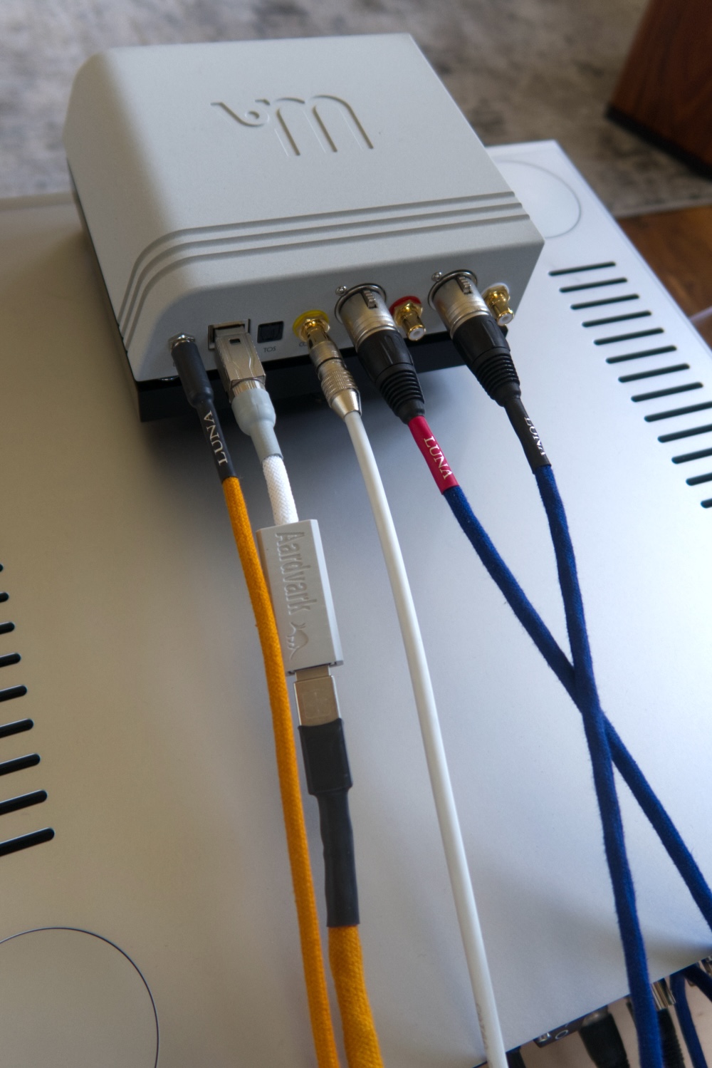 WATTSON Madison LE sur amplificateur de puissance CH Precision A1.5 - Aardvark Classic et Luna Cables