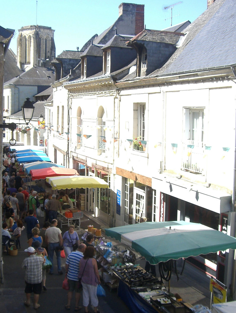 Jour de marché rue du commerce Bourgueil