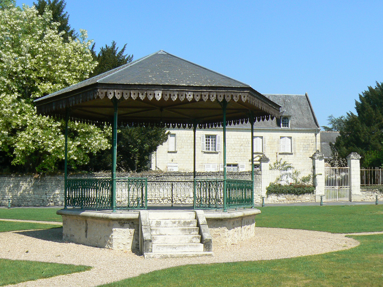 Kiosque à musique de Restigné 22 rue du poids Bourgueil