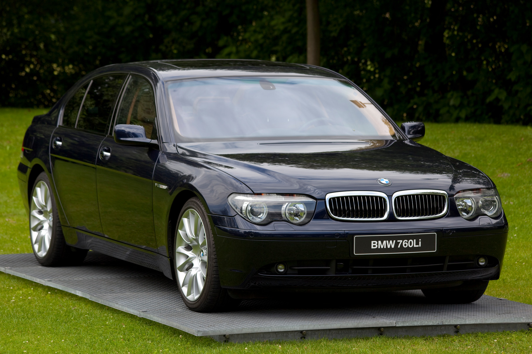 BMW 760Li (E65)