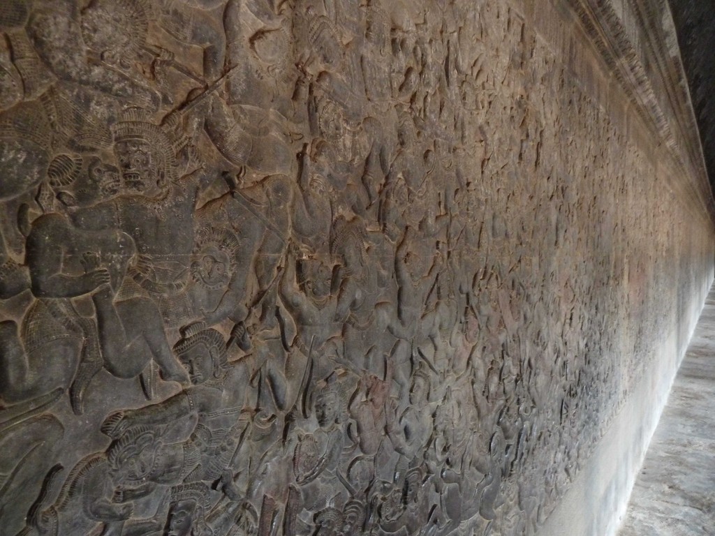 Angkor wat : sublime galerie de bas relief sur la mythologie hindou