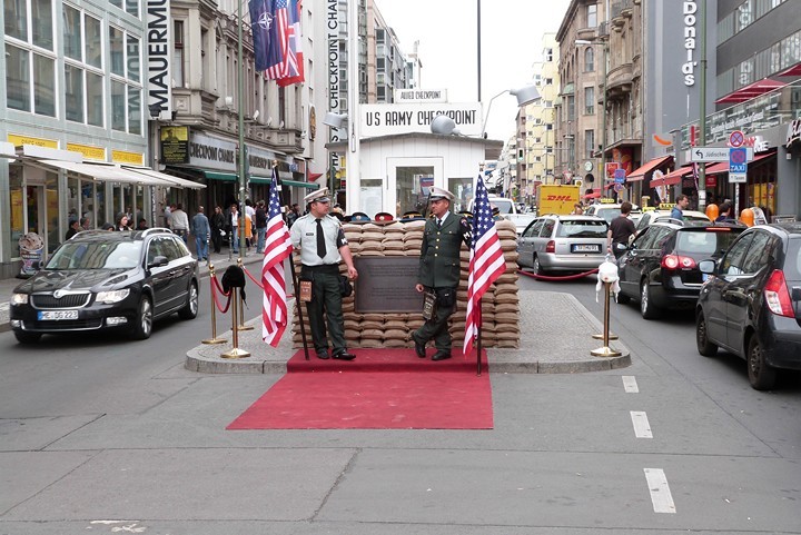 Le Check point Charlie