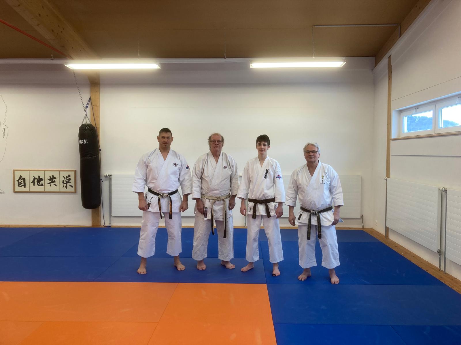 Vicco mit Kimaru Sensei / Hans Sensei / Mario Sensei Prüfungskommission