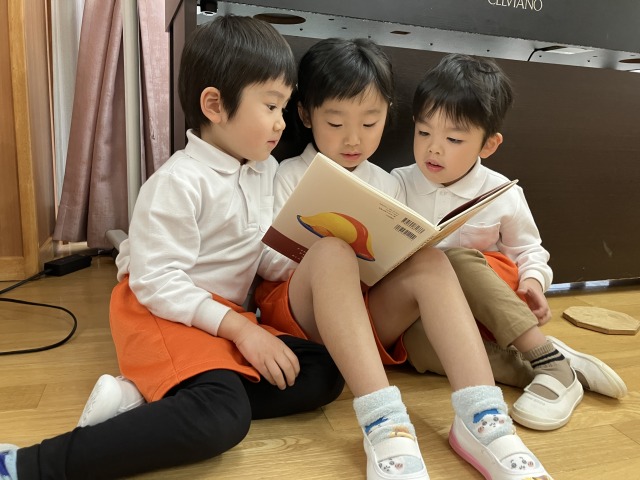 お友だちと一緒に、一文字ずつ、じっくりと。