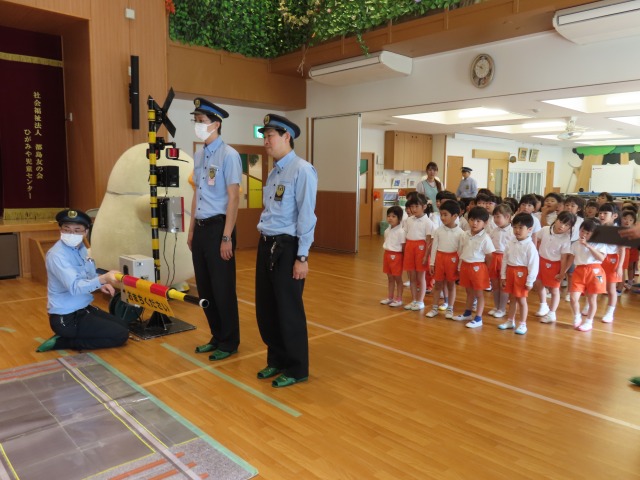 踏み切りってどうやって渡るのかな?