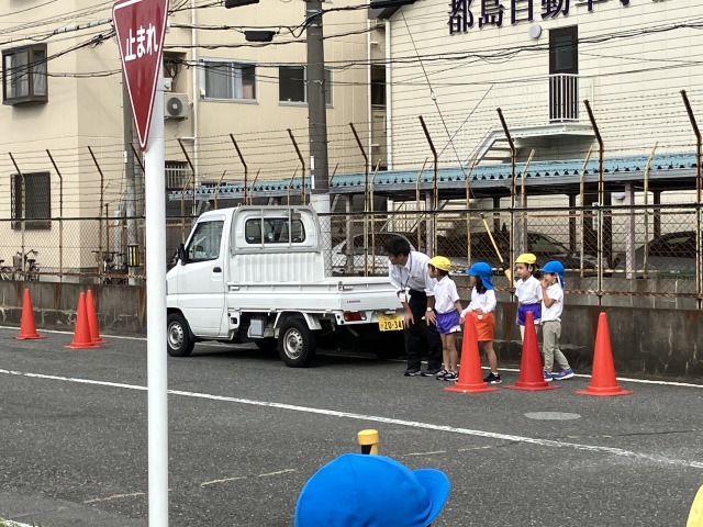 死角になるところでは、飛び出さない