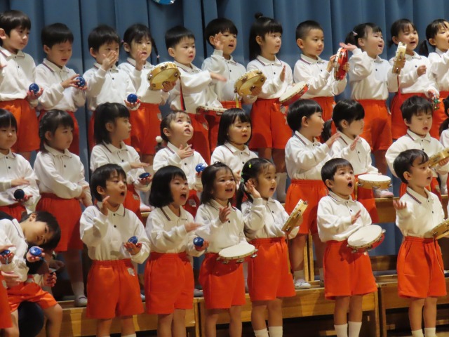 １部⑦　３歳児　合奏合唱『心はひとつ！歌え響け バンバンバン♪』