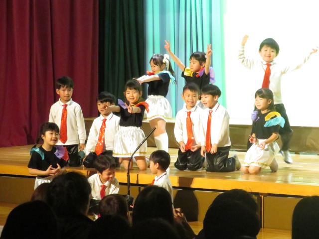 ２部③　５歳児　遊戯『ダンスホール』