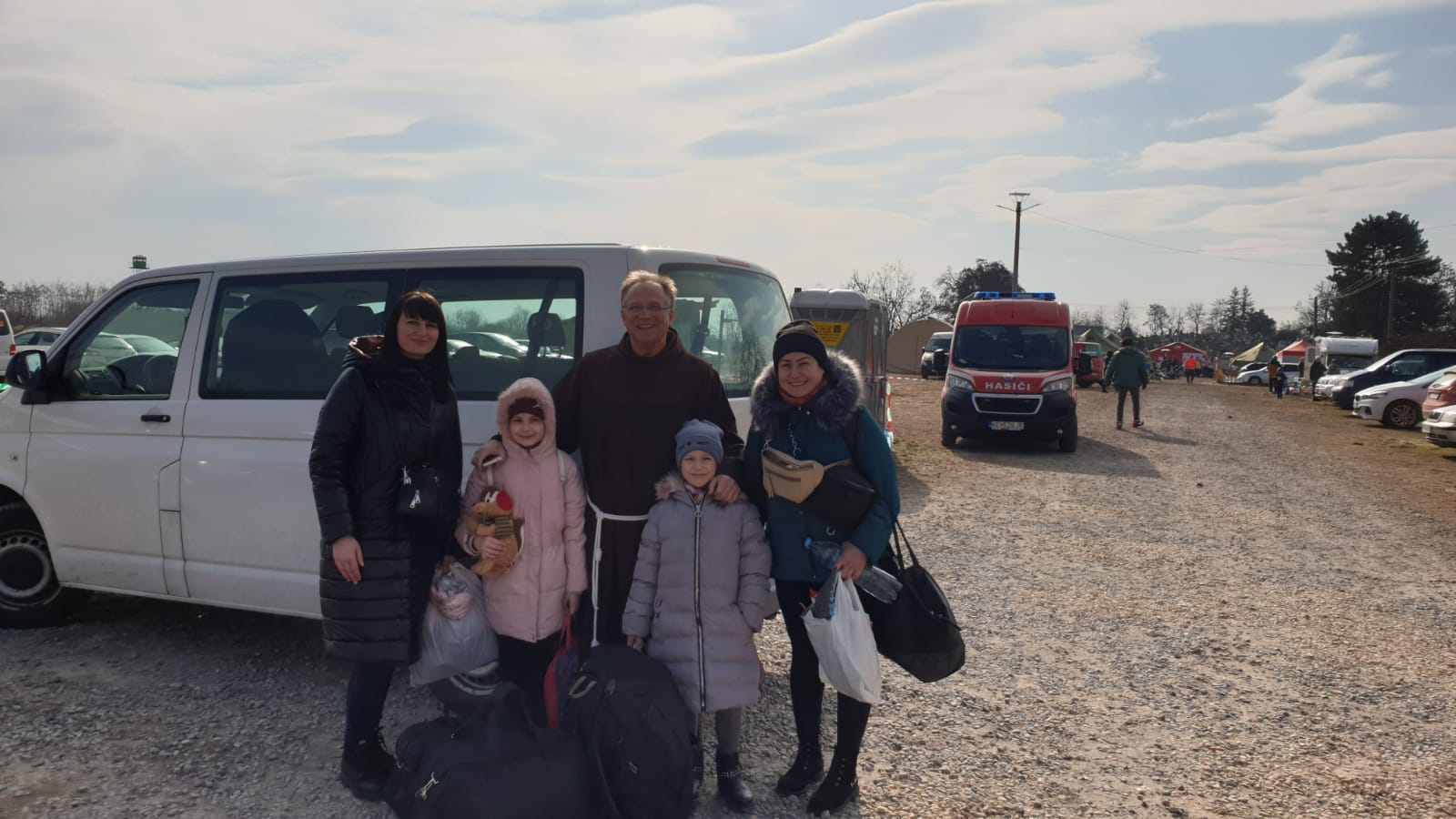 Schwestern und Brüder des Ordens des Hl.Franz von Assisi helfen in der