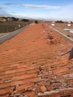 REPARACION DE 1400 M2 DE TEJADO O.P. CARIÑENA. (ANTES)