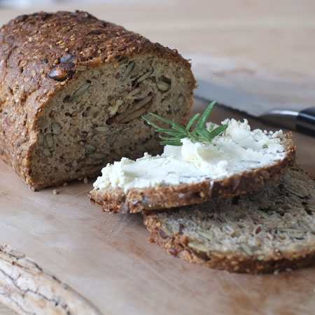 Saftiges Körnerbrot mit Kokosmehl