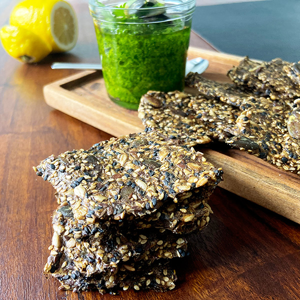 Knusprige Keto Körnercracker aus Saaten