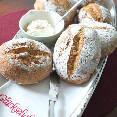 Herzhafte Leinsamenbrötchen - mit Backpulver