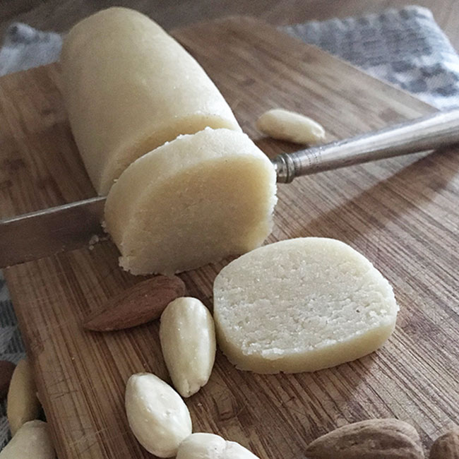 Selbstgemachtes Marzipan mit Orangenwasser