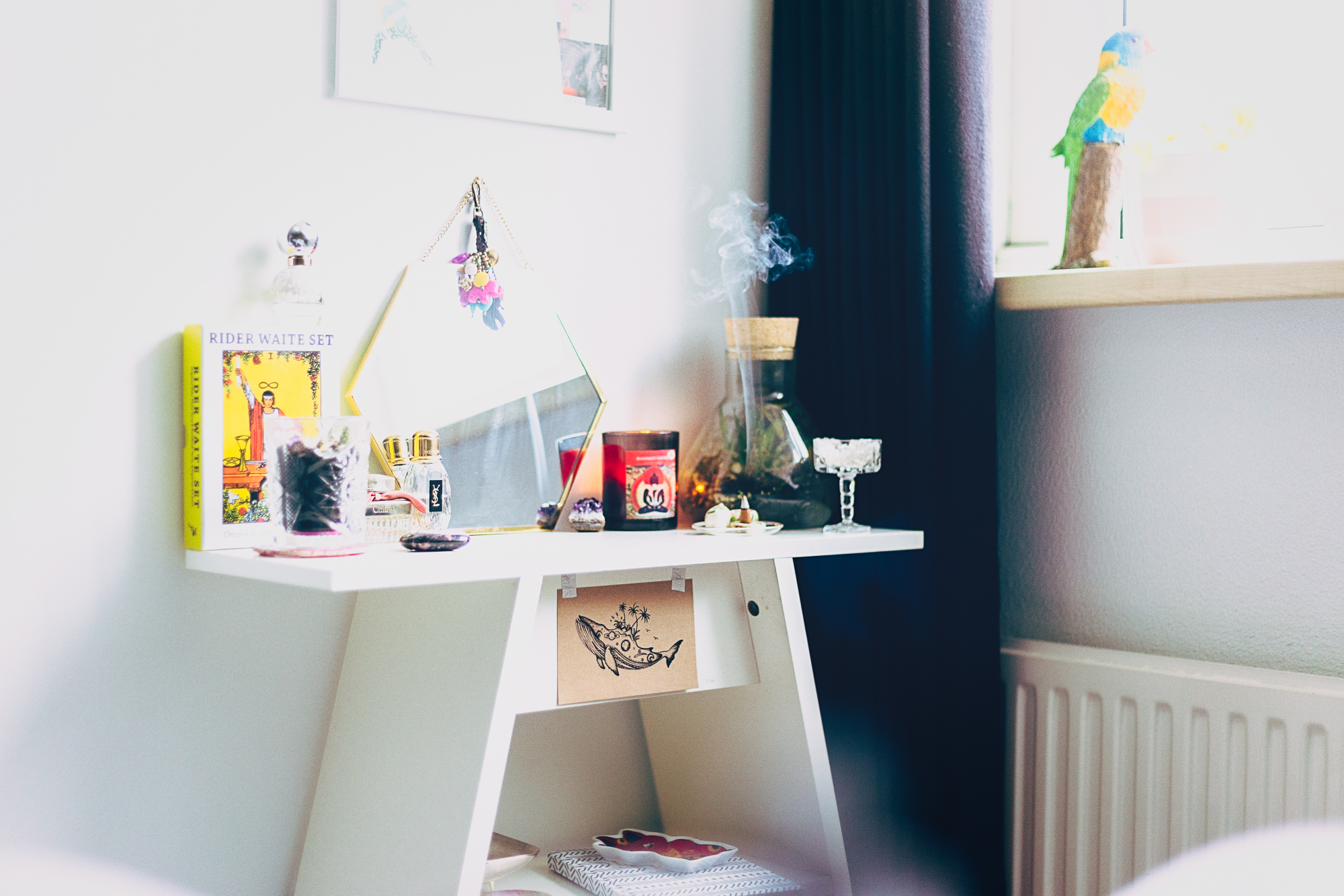 Zen Den of Landa Penders - inspiration for meditation routines in the morning - crystals, candles, perfumes, abundance, love, tarot