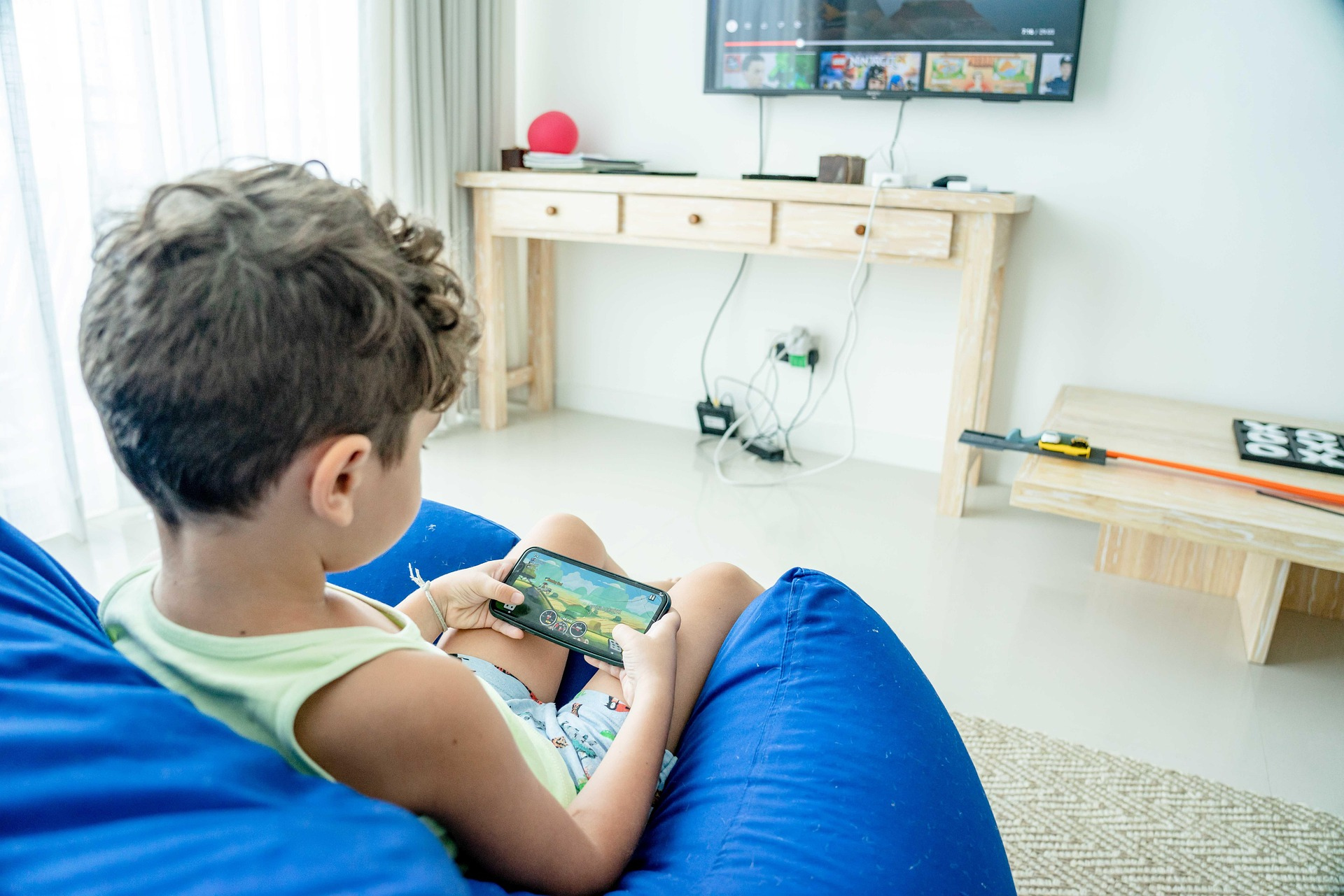 Bildschirmzeit bei Kindern: Warum sie so fasziniert – und wie Eltern eine gesunde Balance finden.