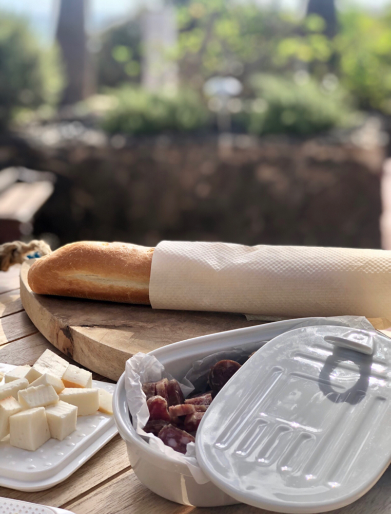 FRÜHSTÜCK AUF DER BUNGALOW TERRASSE