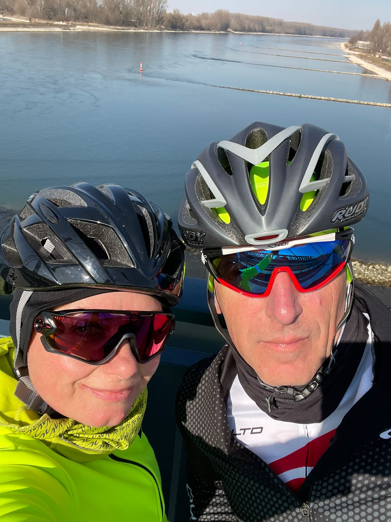 März 2022 - Mio und Andy auf Rheintour bei Sonne