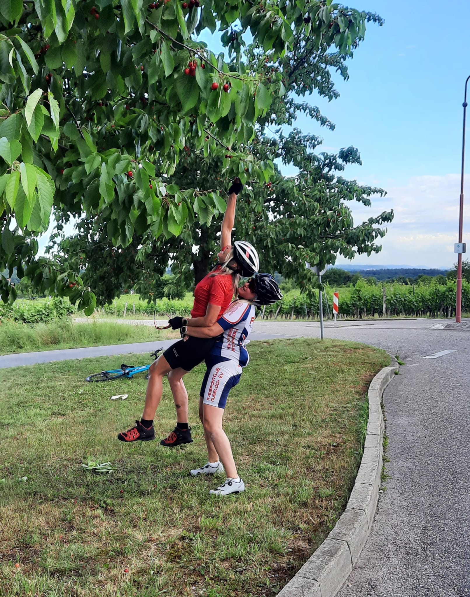 Juni 2022 - Teamwork von Annette und Mio - Vermeidung eines drohenden Hungerastes während der Tour