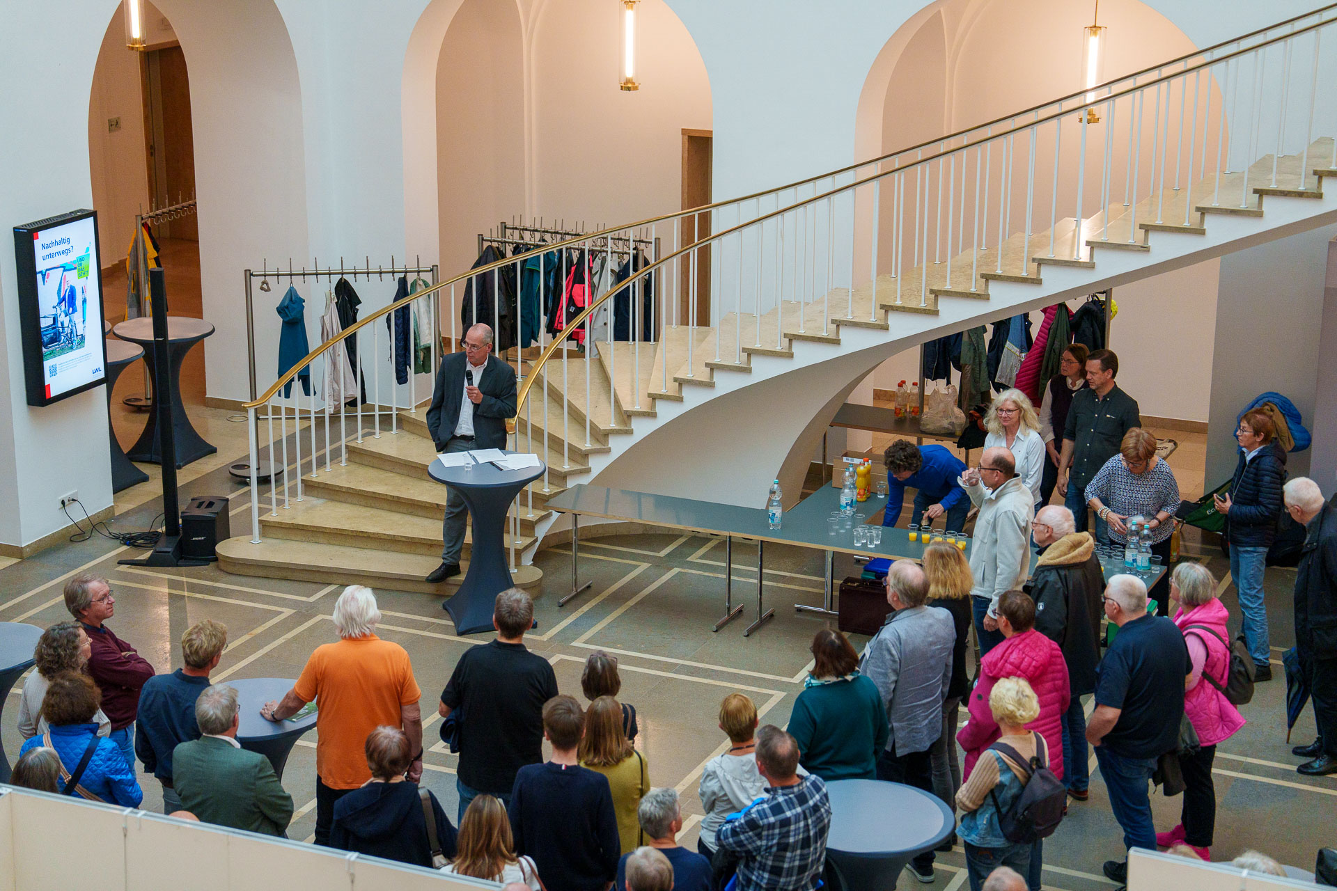 Grosses Publikumsinteresse auf der Vernissage
