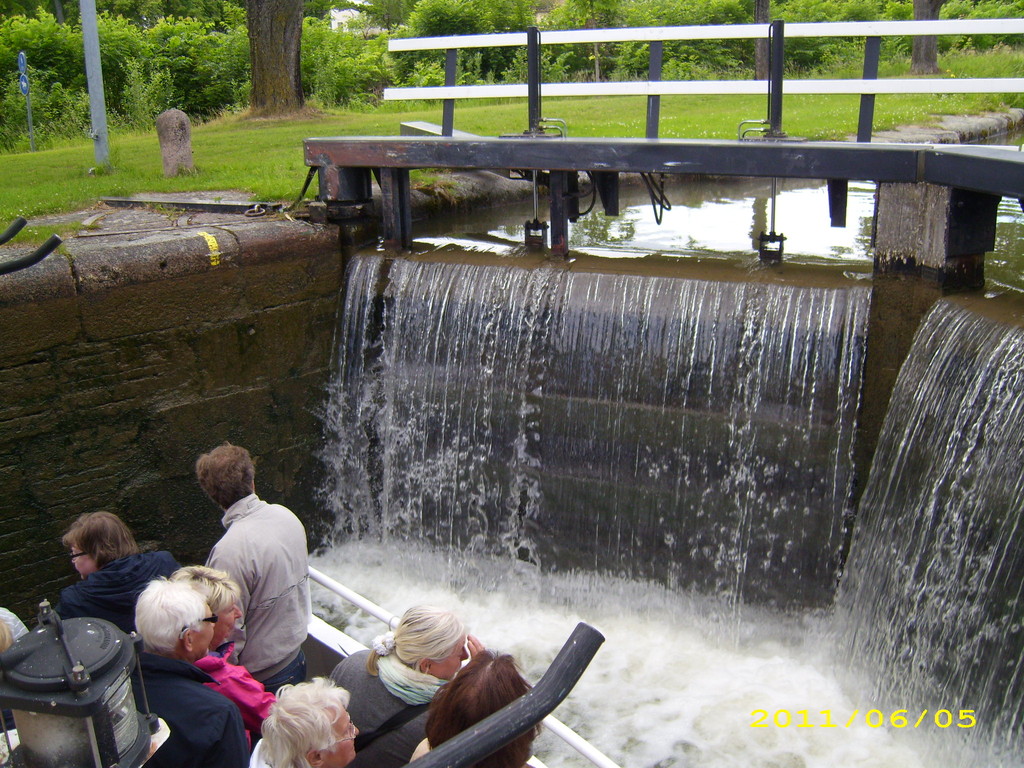 die Schleuse füllt sich; LandFrauen Bordesholm