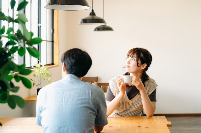 お見合いで「しゃべらない男性」は脈なし？専門家が教える真実と彼の本音を引き出す会話術
