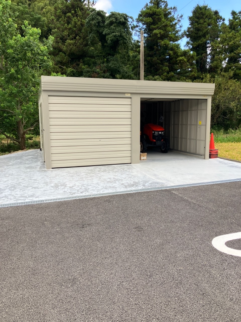 農業用倉庫の建設が終わりました。