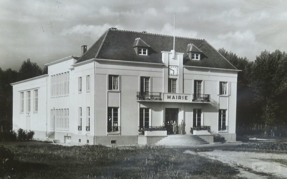 la nouvelle mairie du trait ouverture en 1951 carte de 1951