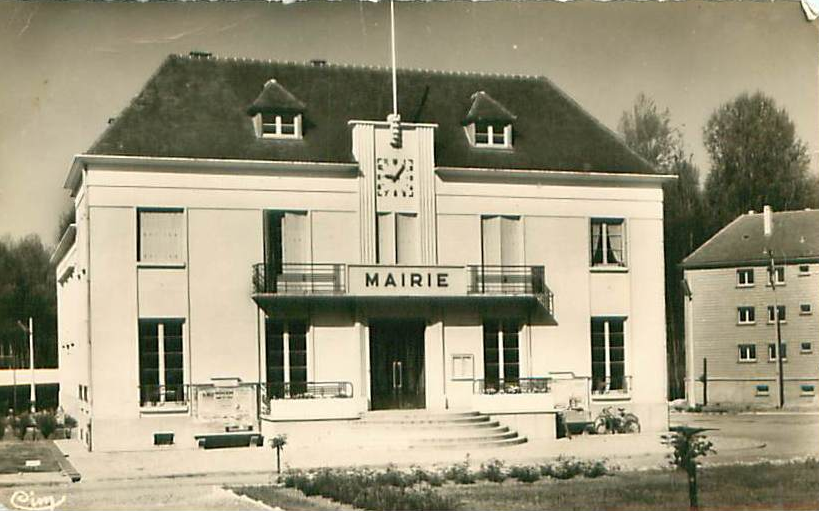 la nouvelle mairie du trait ouverture en 1951 carte de 1960