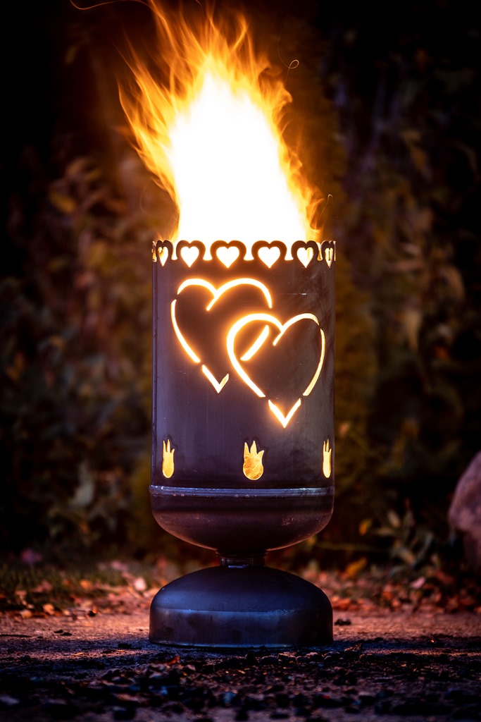 feuerkorb liebe feuertonnen fackeln klopapierfackeln metallkunst und schones fur den garten kaufen bei inselfeuer kunstmarkt