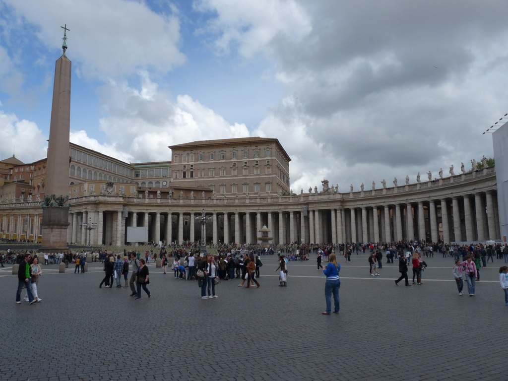 Le Vatican , place Saint-Pierre.