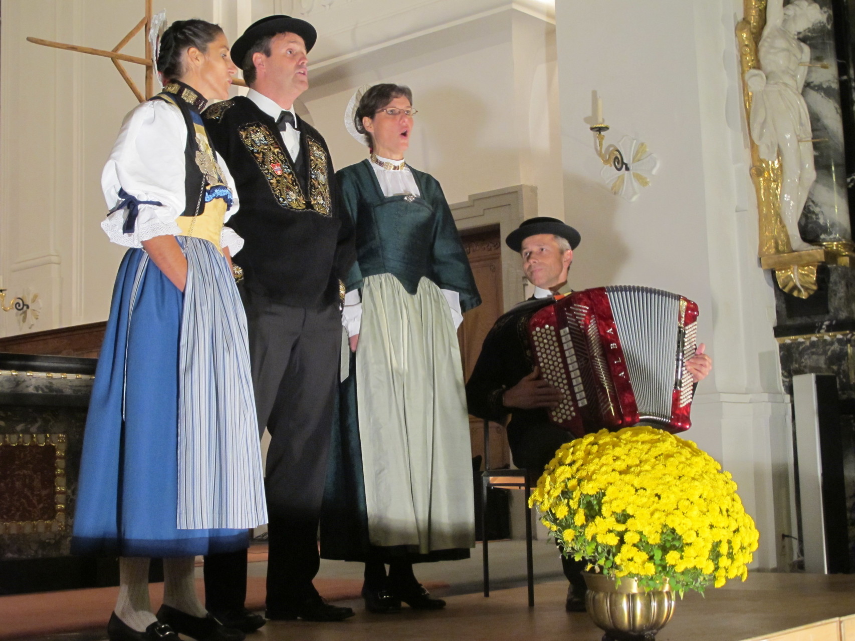 Terzett Monika Würsch, Eugen Amstad und Franziska Bircher anlässlich eines Kirchenkonzerts
