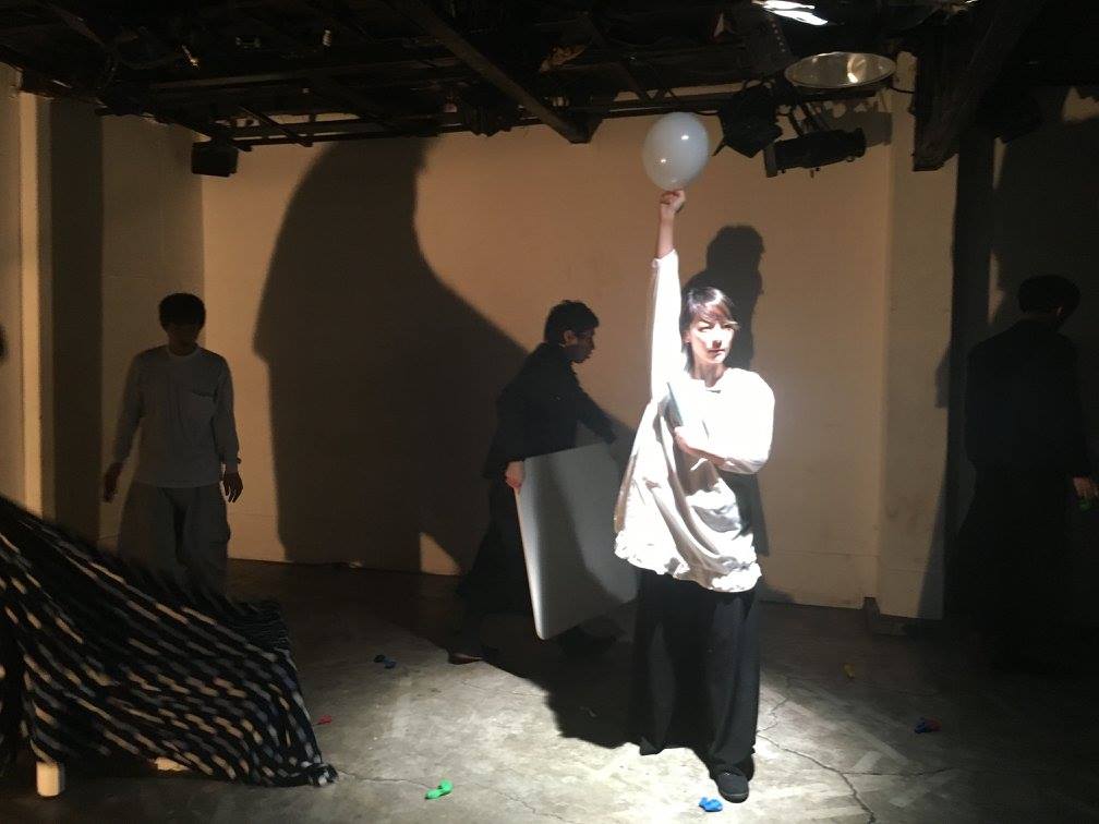 進む　進む　進む