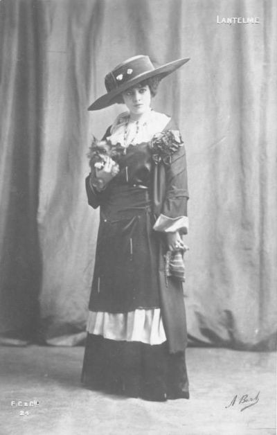 Griffon_(1910)_French_actress_Marie_Lantelme