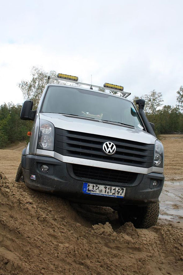 „Praxis im Gelände – Verschränkungstraining mit Geländewagen und Camper“