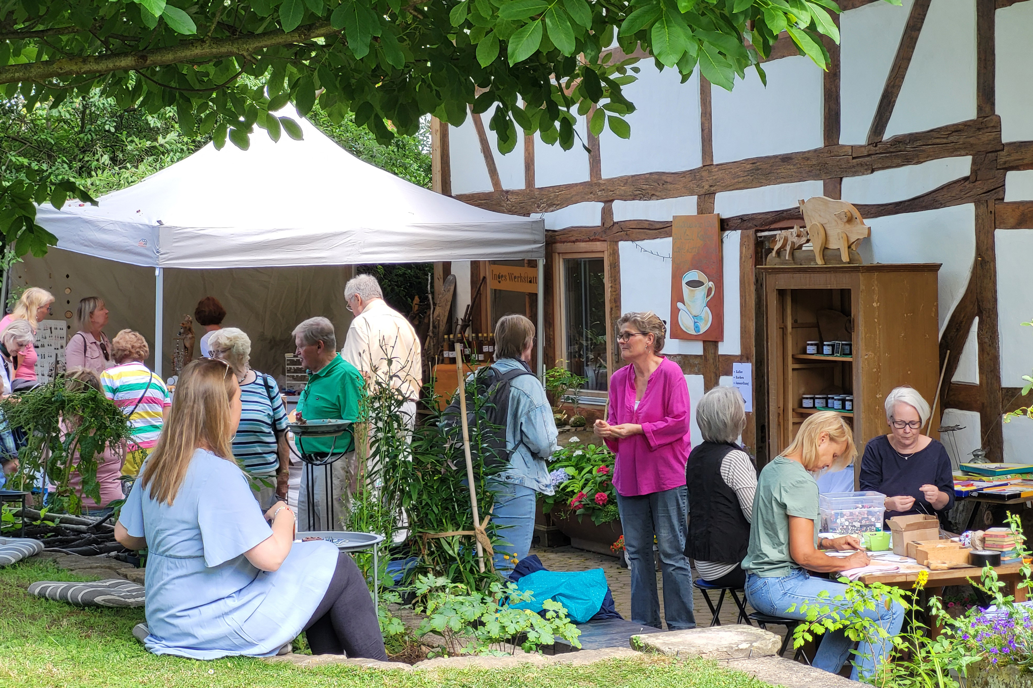 12/13. Juli - Neuhof - Kunst, Kaffee und kreativer Krempel