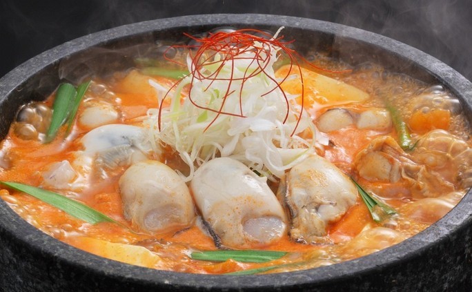 牡蠣の石焼チゲ