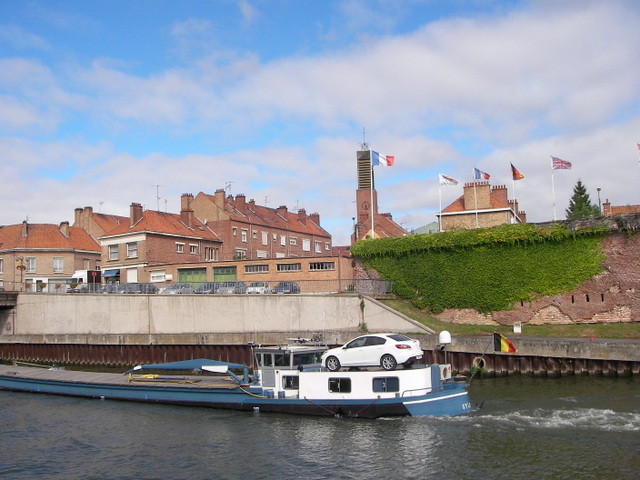  La péniche, la courtine , l'église