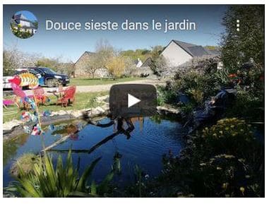 Visite du jardin fleuri au son de la cascade