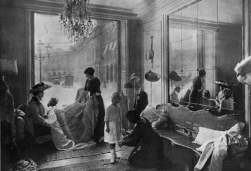 Pariser Mode Salon um 1900