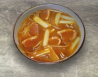茹でた蕎麦にカレーをかけて、蕎麦と馴染ませたら完成です