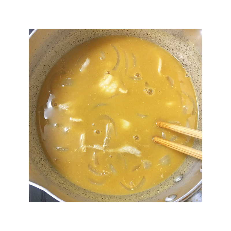 ラーメンスープに軽便カレーを加える