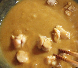 【準備】で合わせたカレーを混ぜながら加えて溶き合わせます