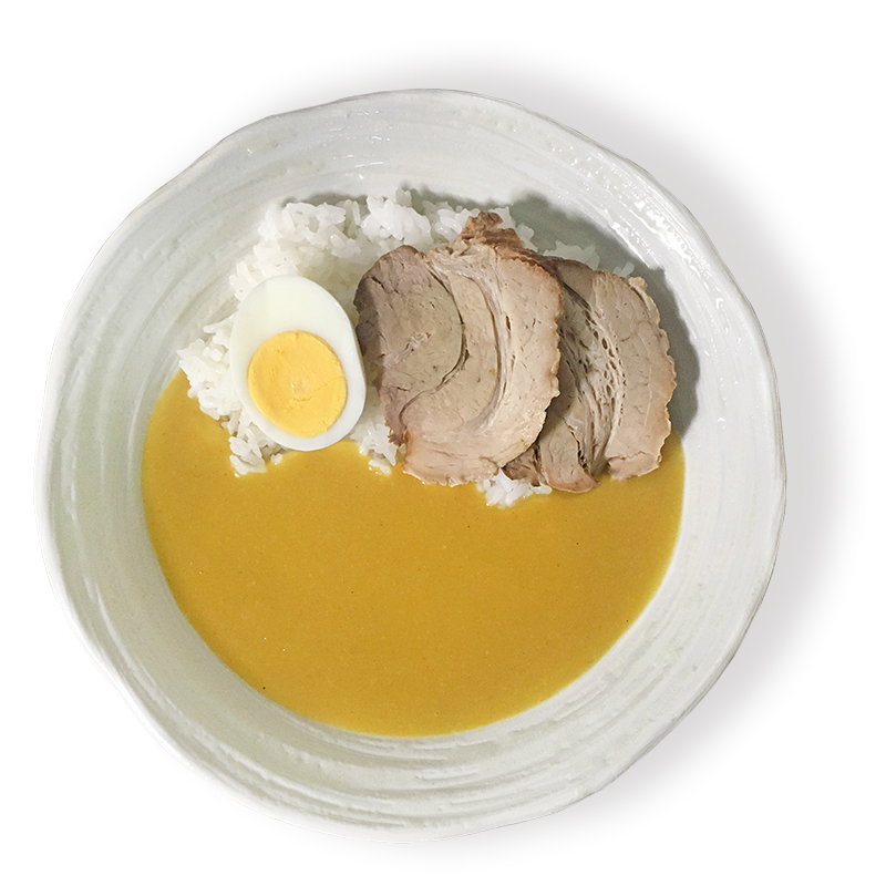 塩ラーメンスープを使った中華風の黄色いカレーライス