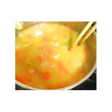 一旦火を止めて【準備②】で合わせたカレーを混ぜながら入れて、つぶが残らないように溶き合せて下さい