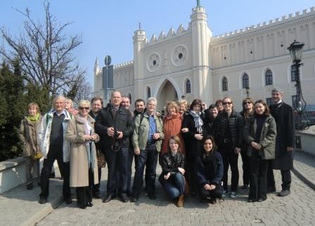 Teams in front of the castle in Lublin