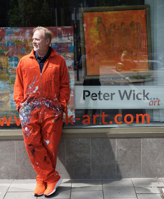 Peter Wick vor dem Atelier Leopoldstrasse 135