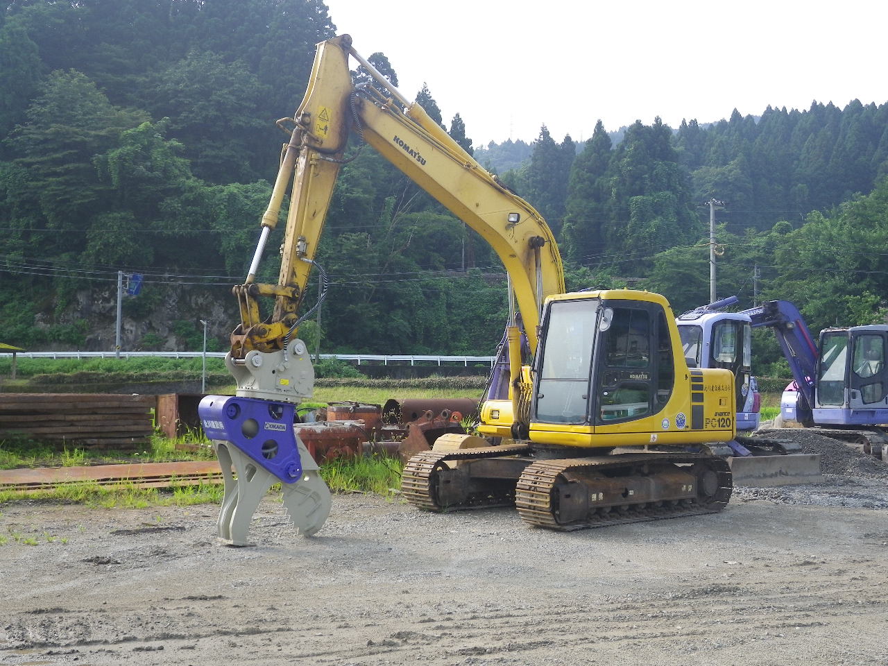 ｺﾏﾂﾊﾞｯｸﾎｳ0.45m3級木材切断機装着仕様